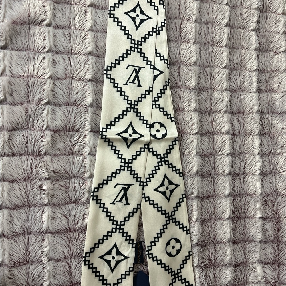 Louis Vuitton Monogram Scarf in Black and Cream